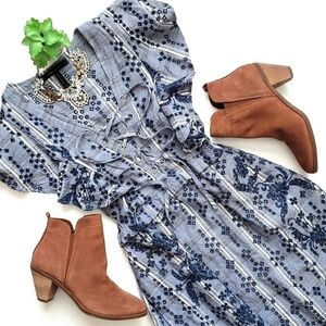 BCBG MaxAzria Caralyne Eyelet Lace Dress Blue Ruffle Flutter Sleeve Size Small